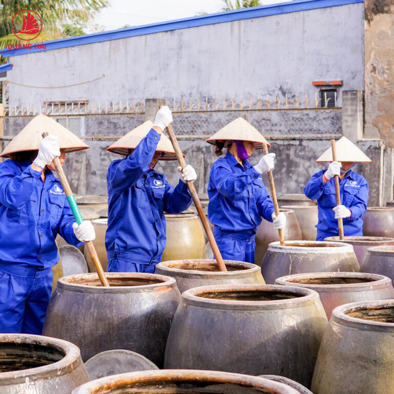 Bí Mật Quy Trình Chế Biến Nước Mắm Cát Hải Sự Độc Đáo Từ Vùng Biển Tinh Khiết