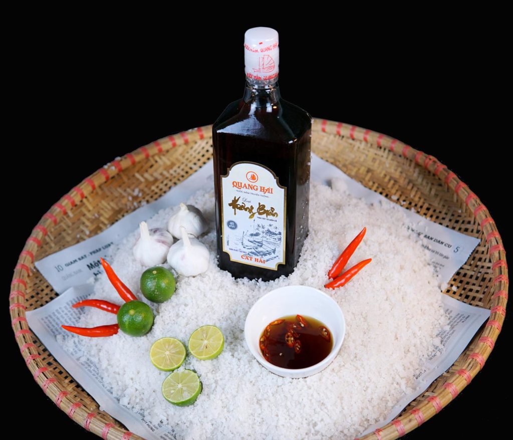 3 BÍ MẬT ĐƯỢC ẨN CHỨA TRONG CHAI NƯỚC MẮM TRUYỀN THỐNG QUANG HẢI