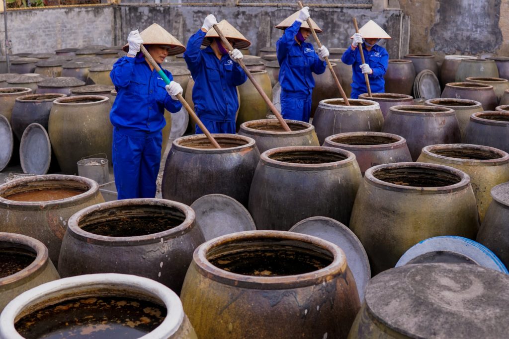 SỰ VẤT VẢ CỦA NHỮNG NGƯỜI LÀM MẮM KHI CÓ MÙA ĐÔNG