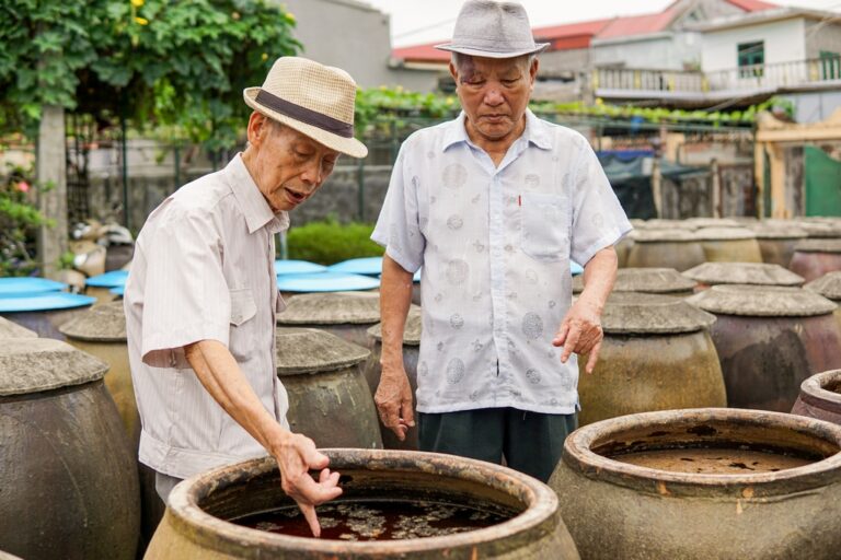 Các Thách Thức và Giải Pháp trong Quy Trình Sản Xuất Nước Mắm Cát Hải: Khám Phá Mùi Thơm – Nước Mắm Cát Hải và Nghệ Thuật Ẩm Thực: Bảo Dưỡng và Phát Huy Truyền Thống