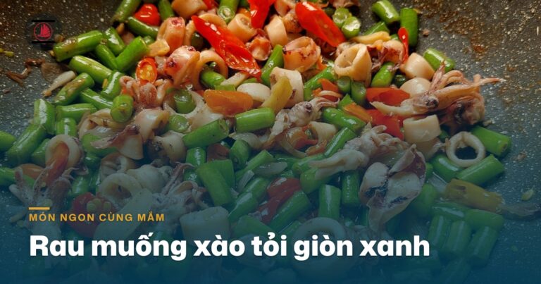 Rau muống xào tỏi giòn xanh: bí quyết nêm nước mắm đúng lúc để rau không thâm