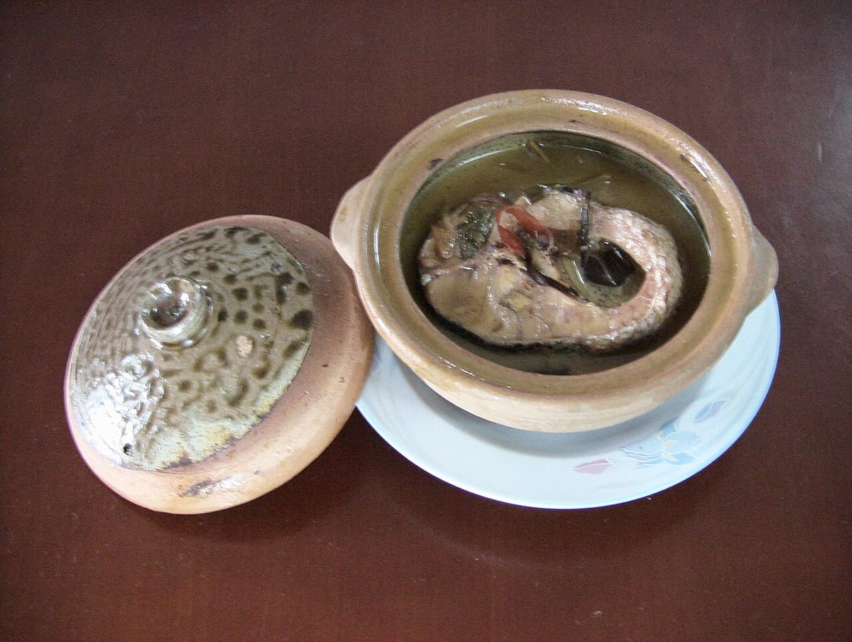 Cá kho trong niêu đất