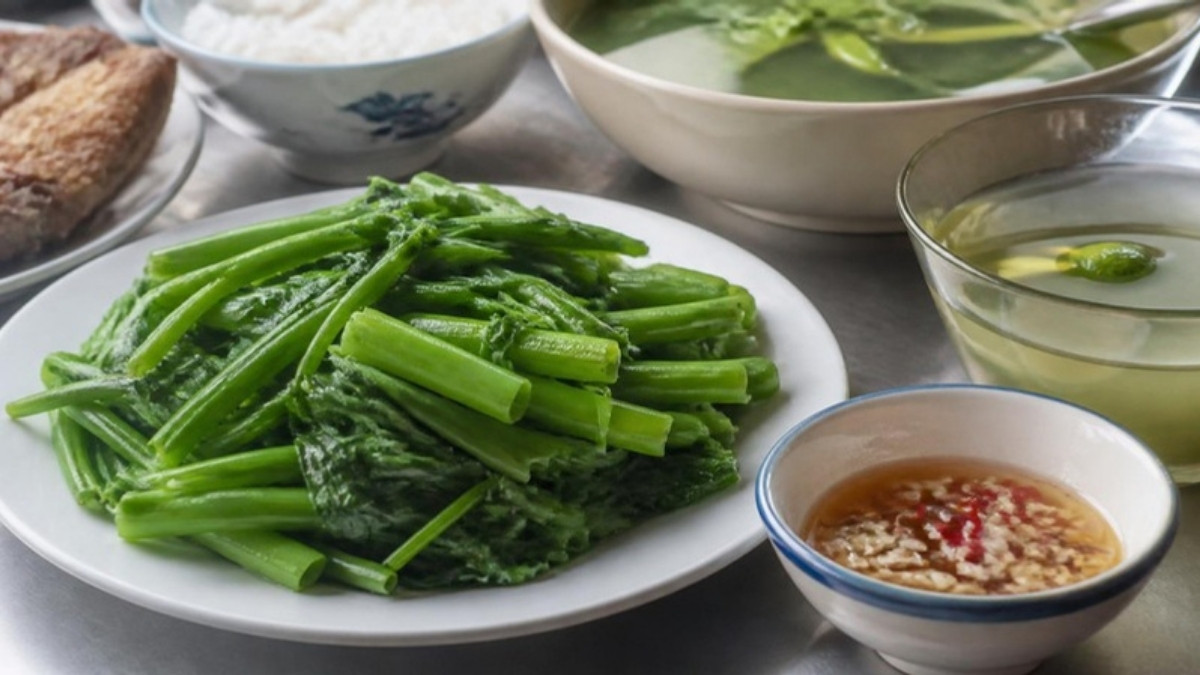 Đĩa rau muống luộc và bát nước mắm (ảnh minh họa)
