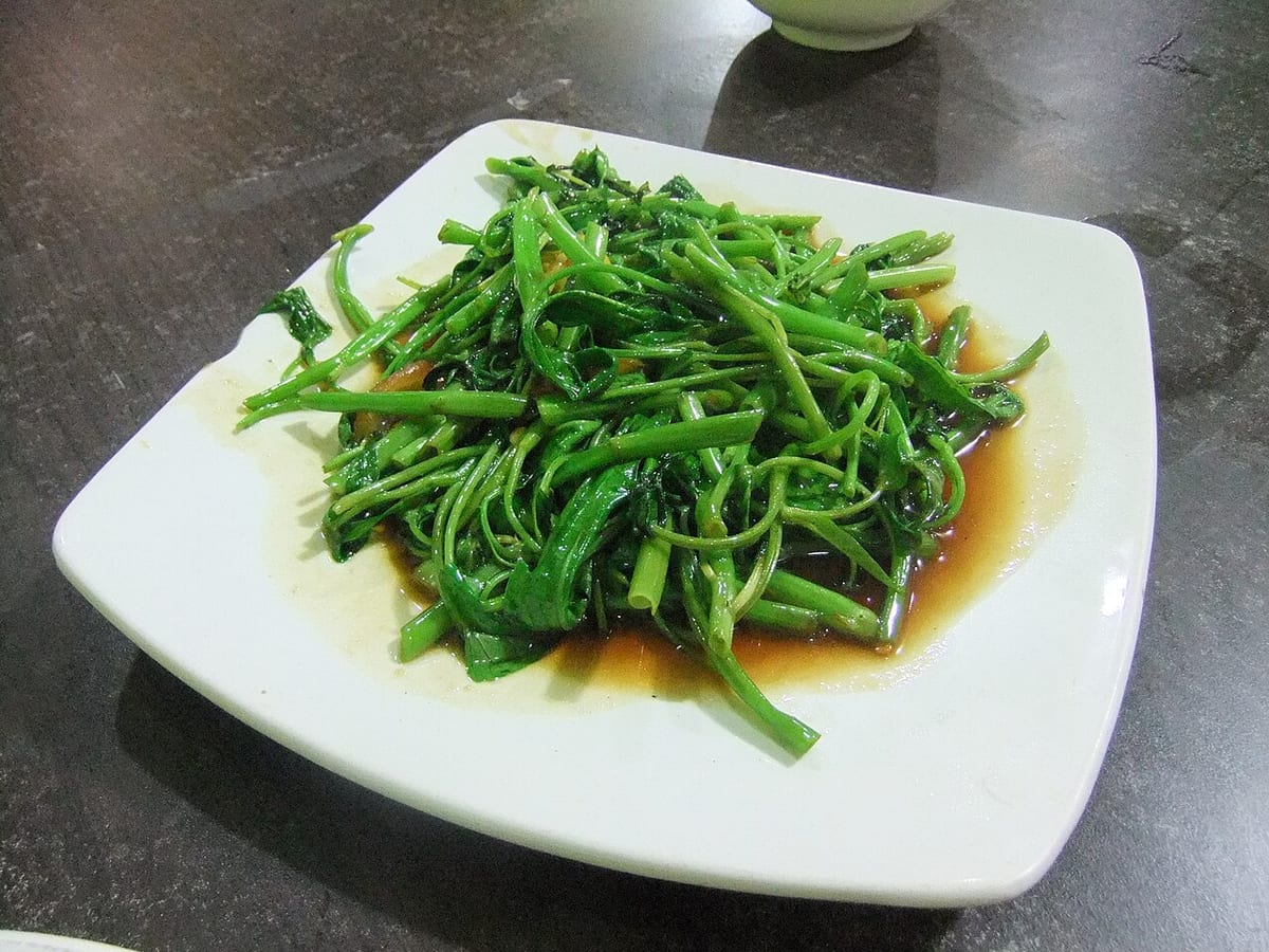 Đĩa rau muống xào xanh