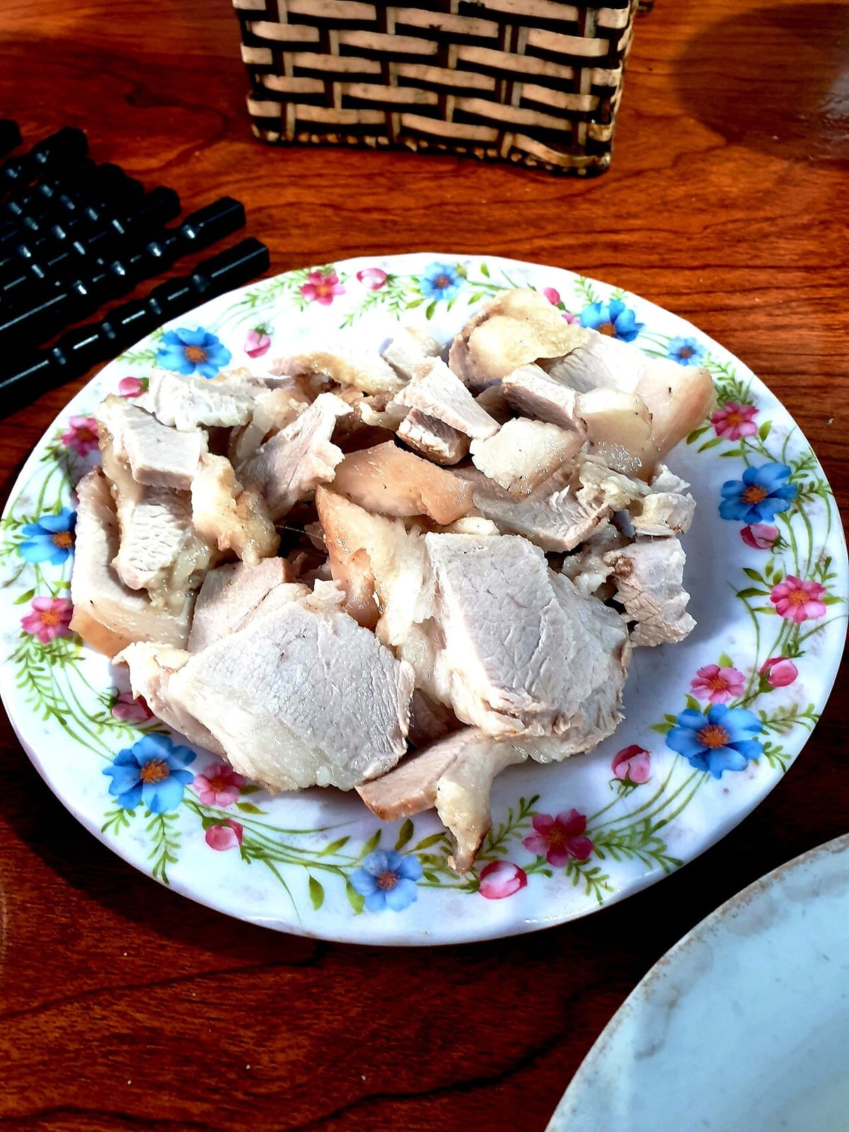 Đĩa thịt luộc thái miếng